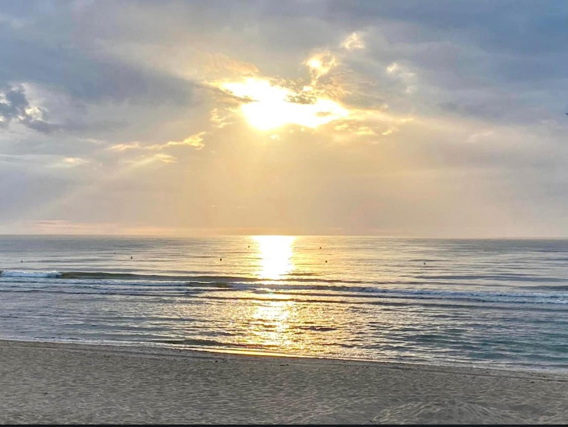 Lesparisnormands - Magnifique Vue Mer - Centre Et Plage Villers-sur-Mer Esterno foto